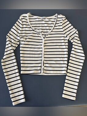 Striped Long-Sleeve Button-Front Crop Top - White/Black